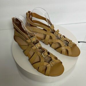 Report women’s sandals size 8.5